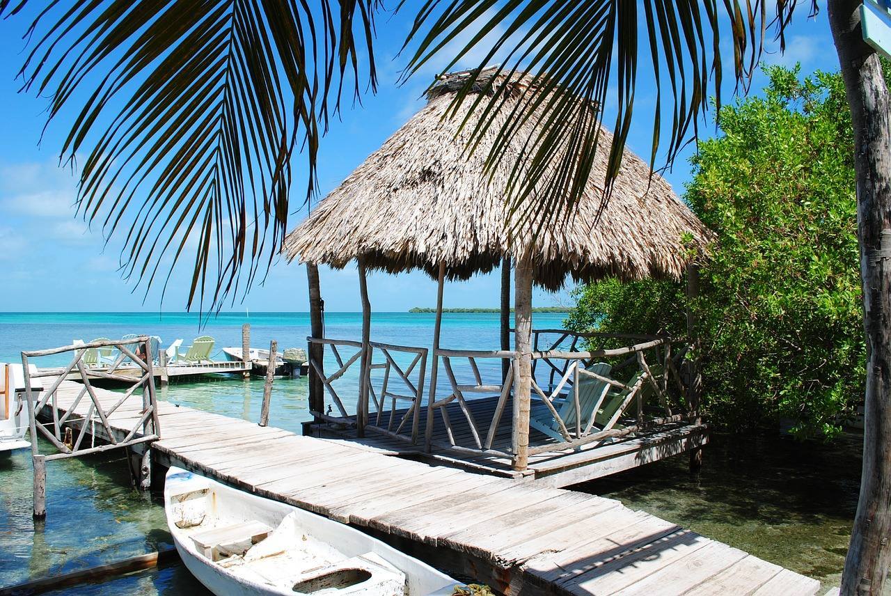 Belice | El Arrecife perdió el 50% de sus especies tras el paso del huracán Mitch en 1998, pero la situación se ha agravado considerablemente por la contaminación y el calentamiento global.