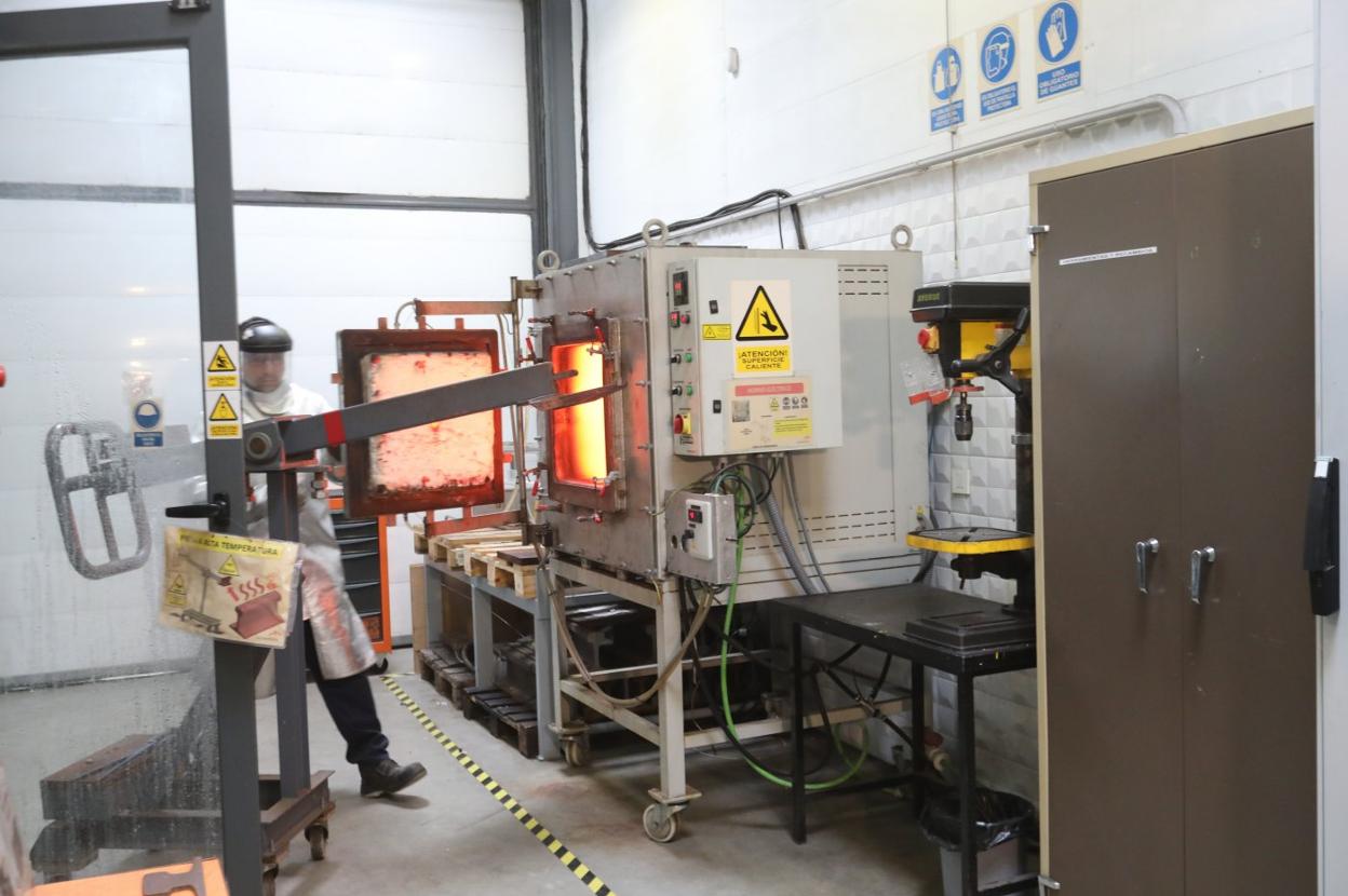 Uno de los espacios de investigación sobre la producción de acero en el centro de I+D de ArcelorMittal en Avilés. 