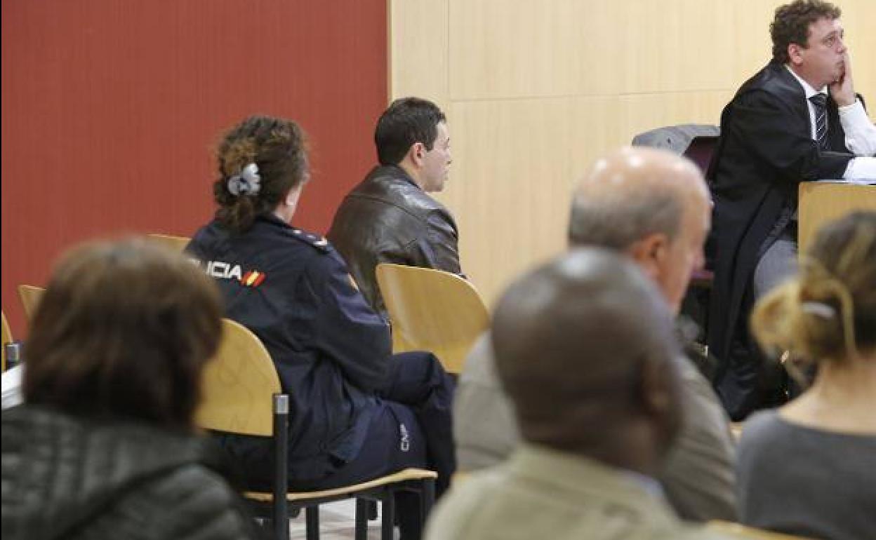 Celestino V. G. durante el juicio celebrado en mayo en la Audiencia Provincial. / JORGE PETEIRO