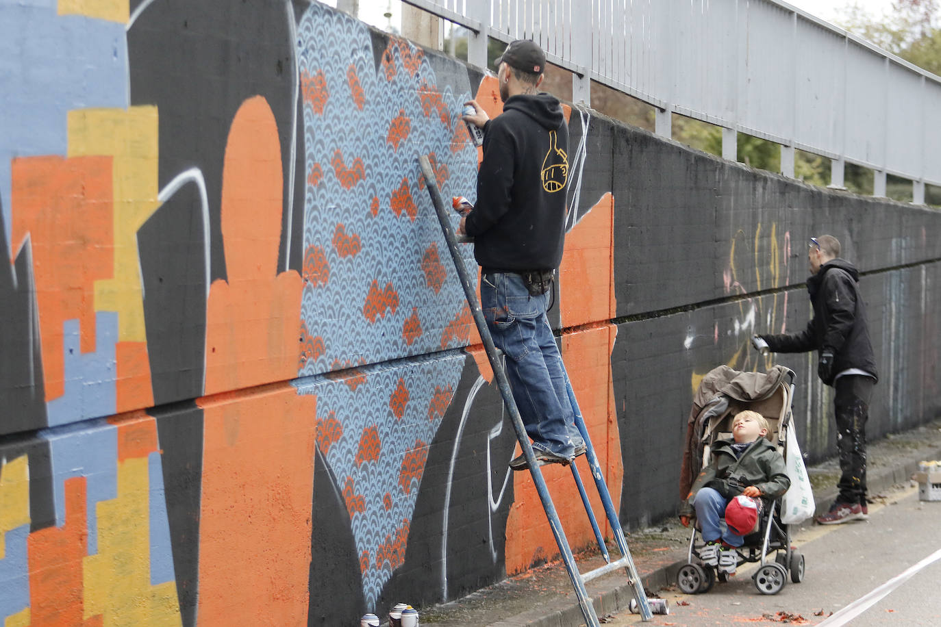 Veinticinco artistas del graffiti se reunieron en Gijón dentro del Festival Most Wanted, una de las grandes citas de pintura urbana.