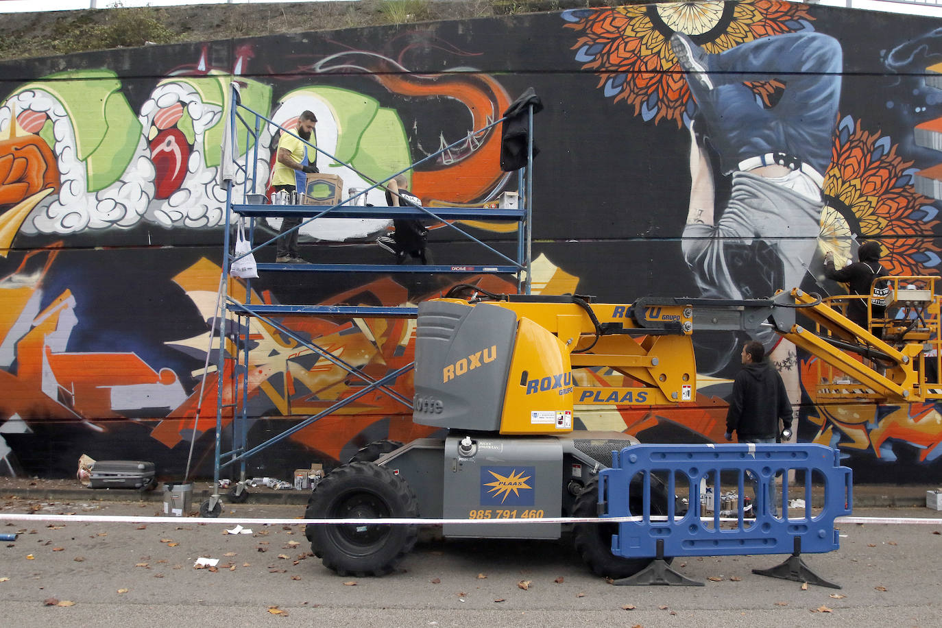 Veinticinco artistas del graffiti se reunieron en Gijón dentro del Festival Most Wanted, una de las grandes citas de pintura urbana.