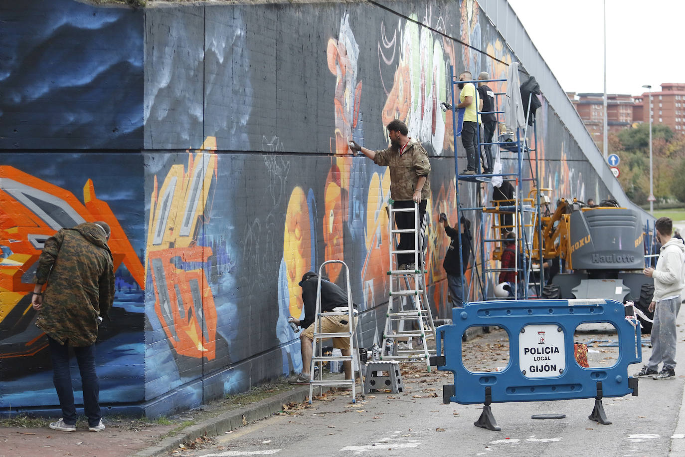 Veinticinco artistas del graffiti se reunieron en Gijón dentro del Festival Most Wanted, una de las grandes citas de pintura urbana.