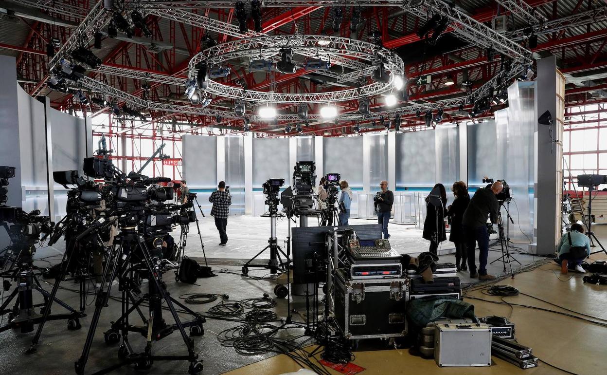 Plató donde se celebrará el debate electoral en el Pabellón de Cristal de la Casa de Campo de Madrid.