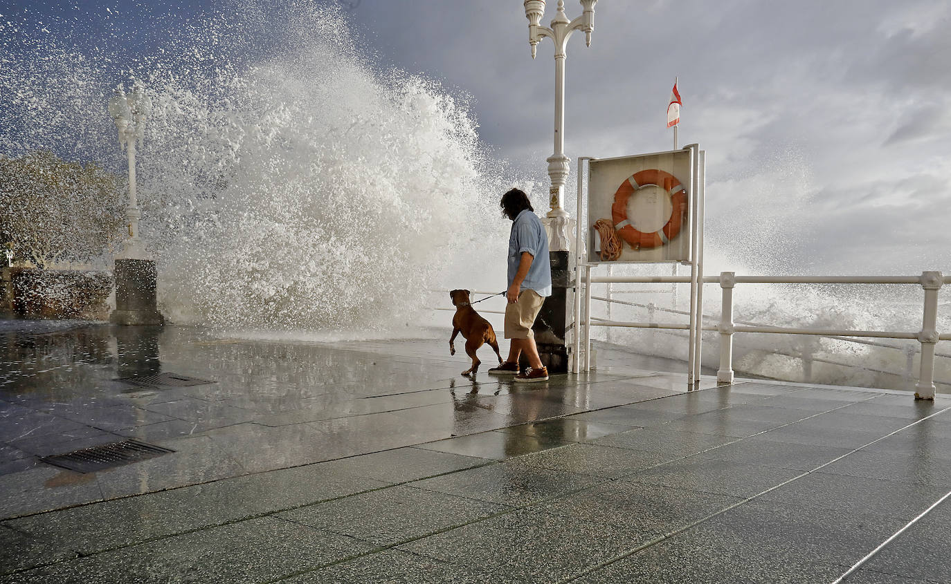 Fotos: Las impresionantes imágenes que deja &#039;Amelie&#039; en la costa de Asturias