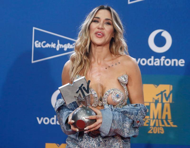 Lola Índigo se alzó este domingo con el premio al Mejor Artista Español en la fiesta de la música de los Premios MTV que se celebraron en Sevilla.