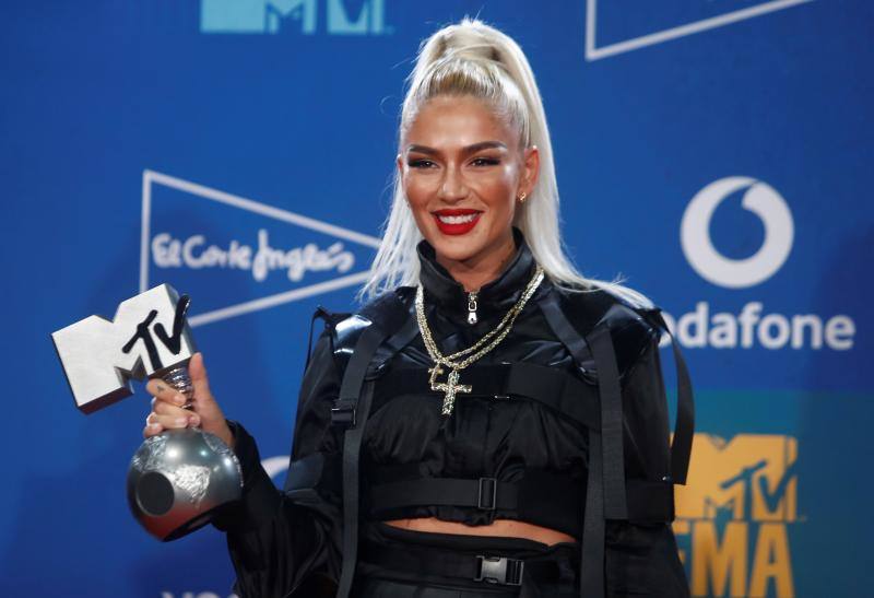 Lola Índigo se alzó este domingo con el premio al Mejor Artista Español en la fiesta de la música de los Premios MTV que se celebraron en Sevilla.