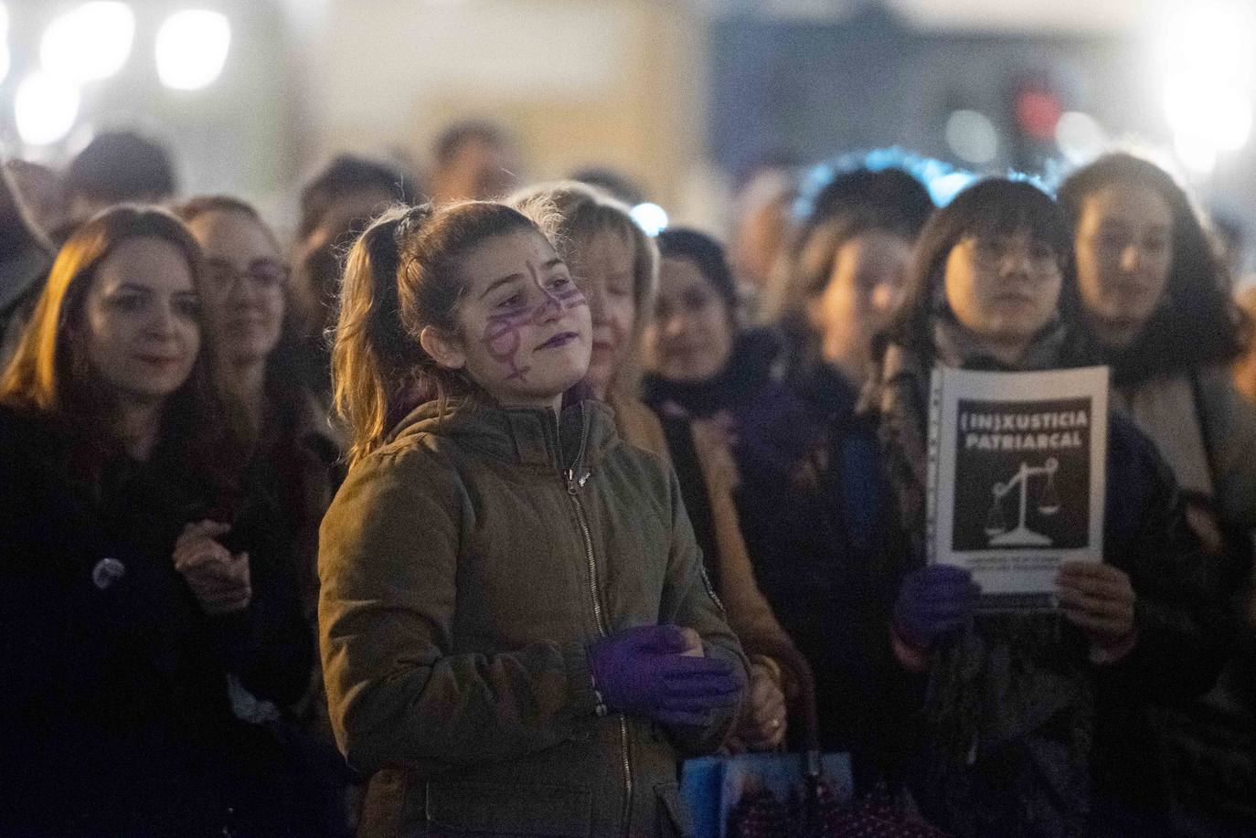 Los colectivos feministas de la región han convocado manifestaciones de repulsa contra la sentencia de la 'manada' de Manresa en varias localidades como Gijón, Oviedo, Mieres, Piedras Blancas,Pola de Laviana o Cangas de Onís. 