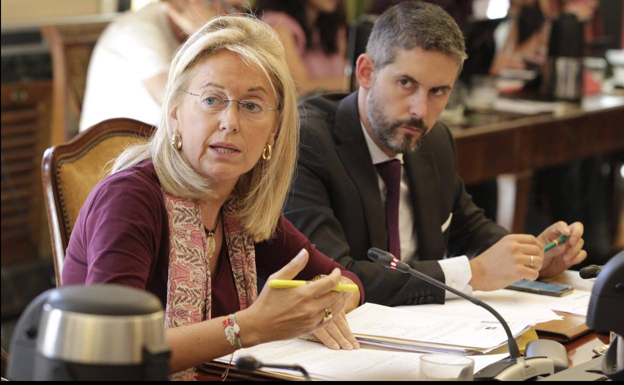 Cristina Coto, en un Pleno en el Ayuntamiento de Oviedo.