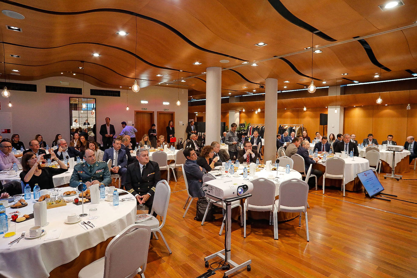 El Fórum de EL COMERCIO, organizado en colaboración con el Banco Sabadell, ha contado con las expertas en la materia, Sonia Bosch, de Banco Sabadell, y la profesora Inmaculada Domínguez.