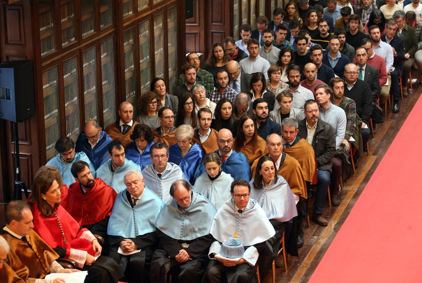 El historiador inglés Peter Burke y el ingeniero ruso Gregory Ludkovsky han sido distinguidos este miercoles en un acto solemne celebrado en la biblioteca del Edificio Histórico, que contó con la asistencia de más de 200 personas.