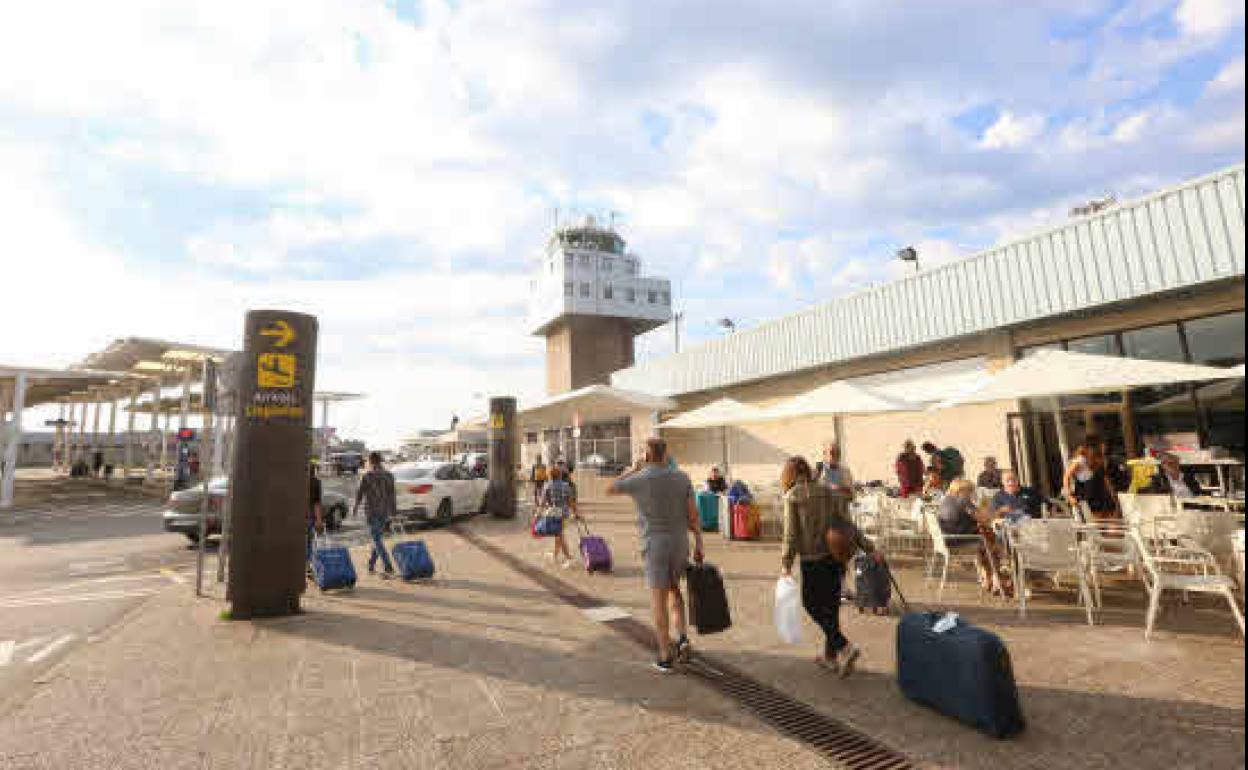 El Aeropuerto de Asturias adelanta su horario de apertura y operará desde las 6.40 horas