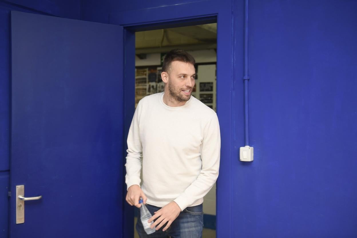 Michu en su despedida, en la sala de prensa del Carlos Tartiere .