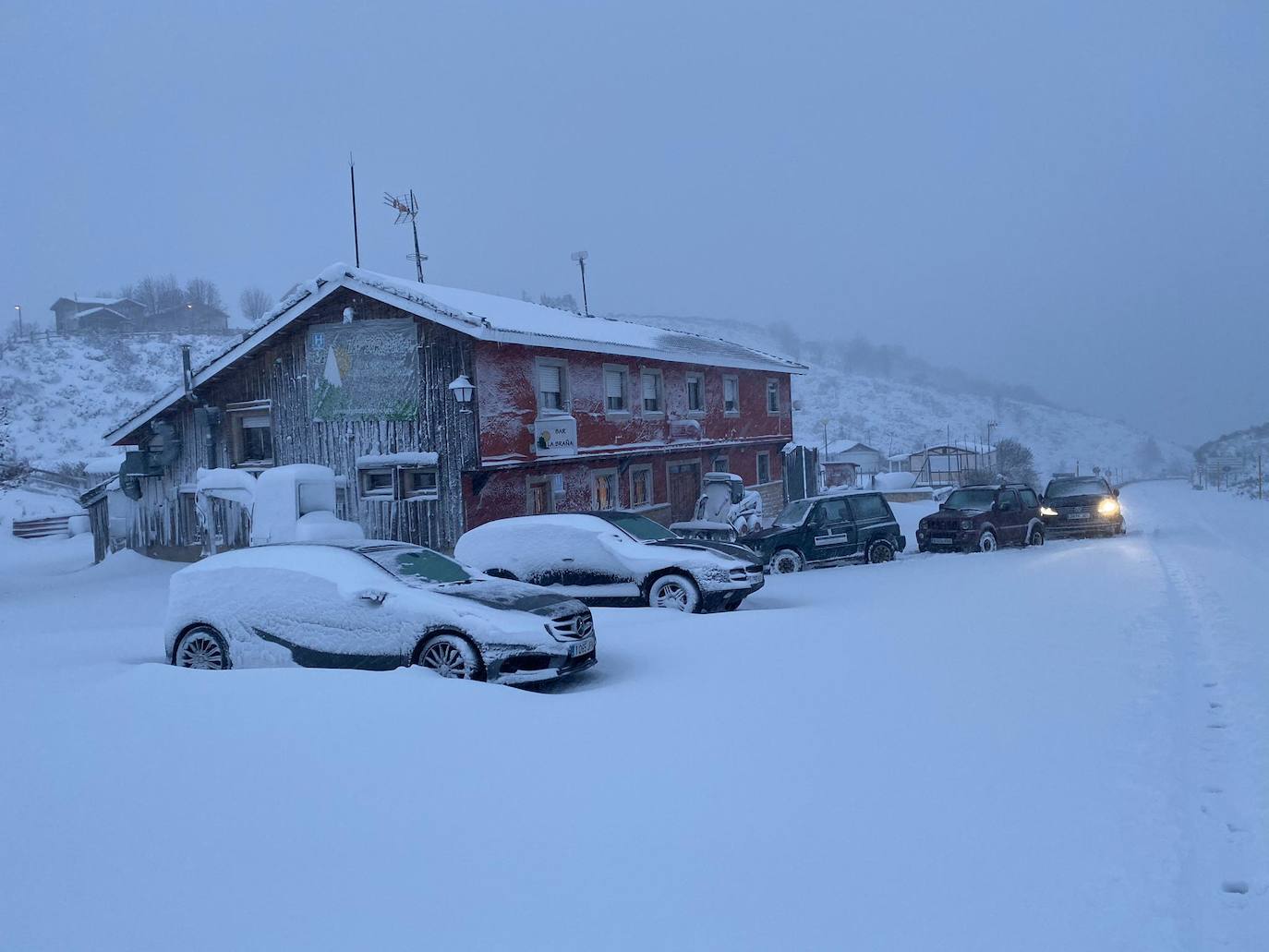 Fotos: La nieve ya cubre las pistas asturianas