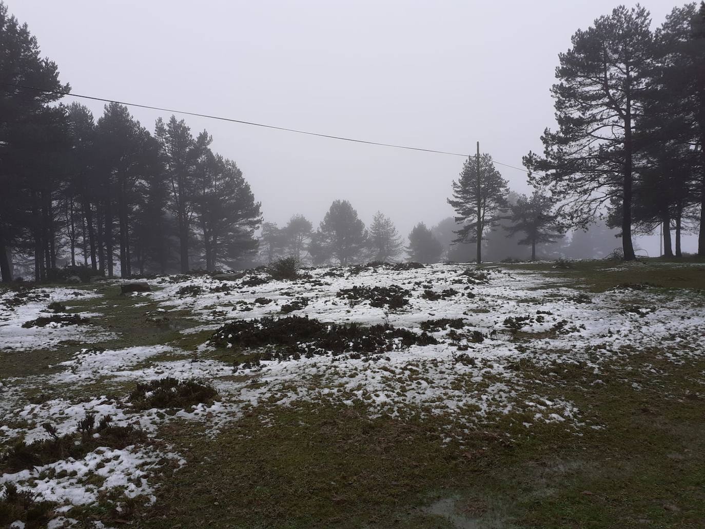 La nieve se asoma tímida en el Occidente asturiano