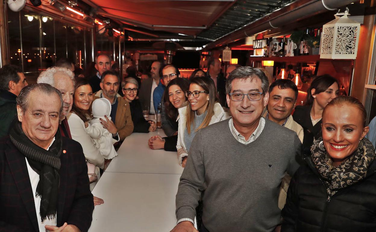 Los candidatos de Ciudadanos al Congreso y al Senado, durante el acto de cierre de campaña en Asturias. 