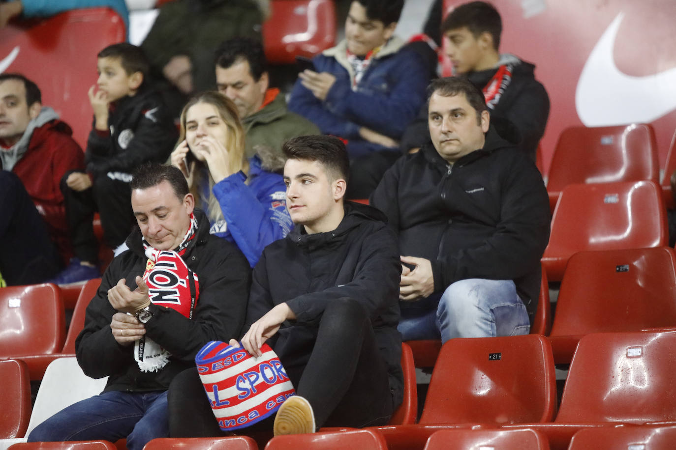 ¿Estuviste este sábado en El Molinón en el partido Sporting - Numancia? ¡Búscate en nuestra galería de imágenes! 