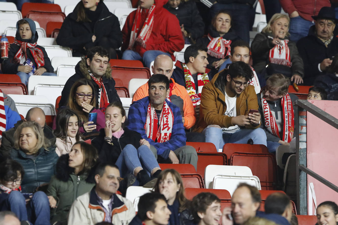 ¿Estuviste este sábado en El Molinón en el partido Sporting - Numancia? ¡Búscate en nuestra galería de imágenes! 