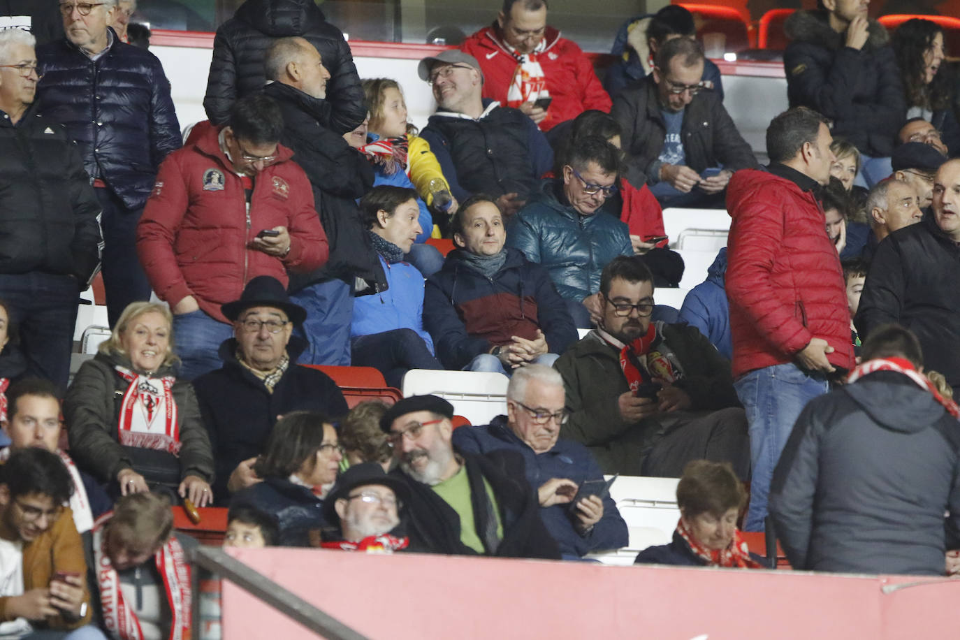 ¿Estuviste este sábado en El Molinón en el partido Sporting - Numancia? ¡Búscate en nuestra galería de imágenes! 