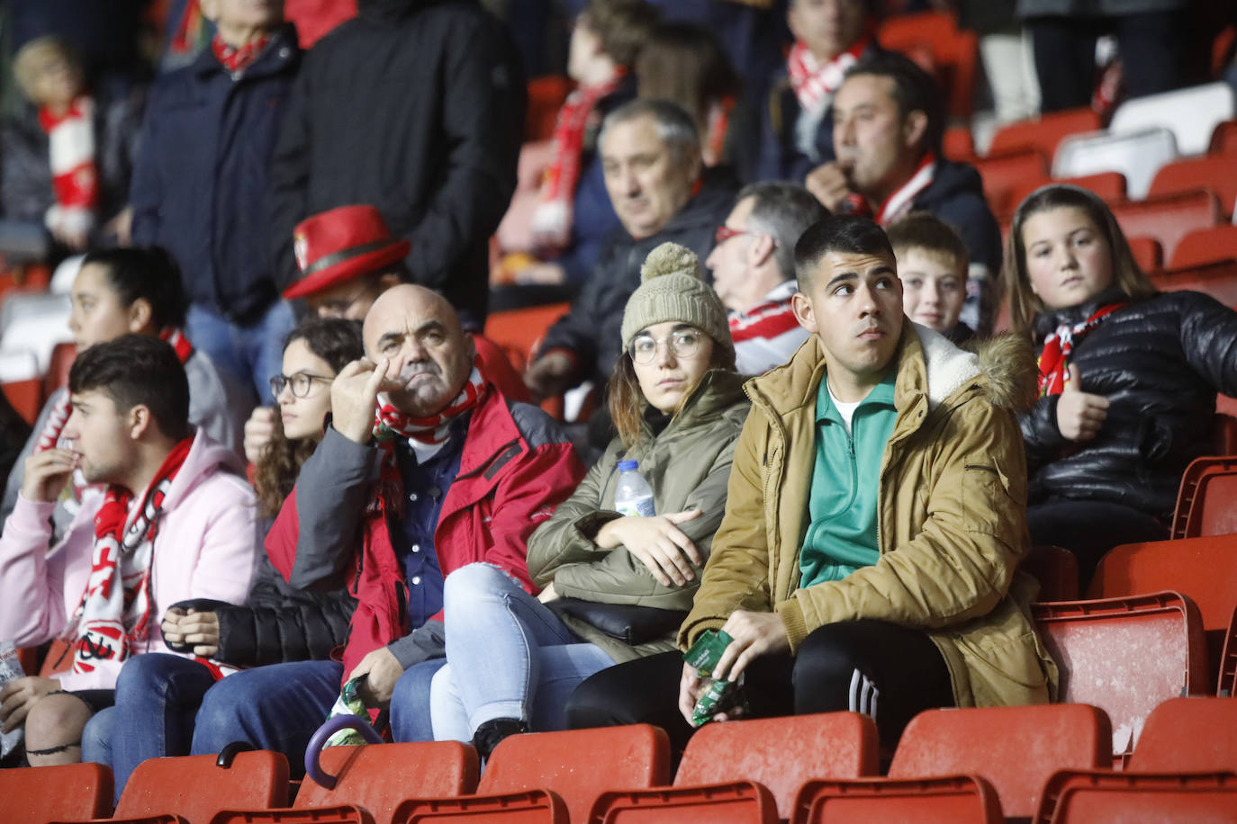 ¿Estuviste este sábado en El Molinón en el partido Sporting - Numancia? ¡Búscate en nuestra galería de imágenes! 