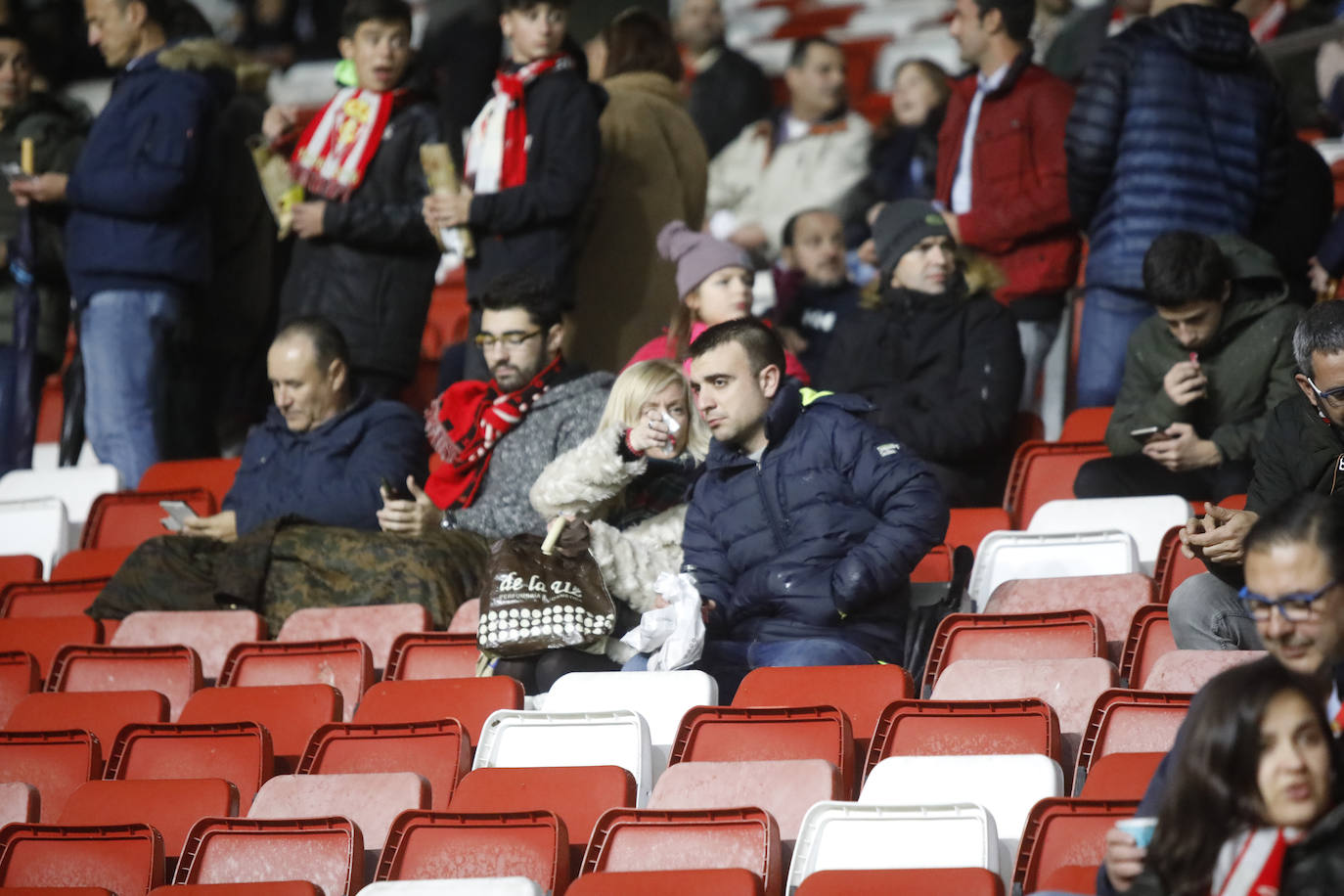 ¿Estuviste este sábado en El Molinón en el partido Sporting - Numancia? ¡Búscate en nuestra galería de imágenes! 