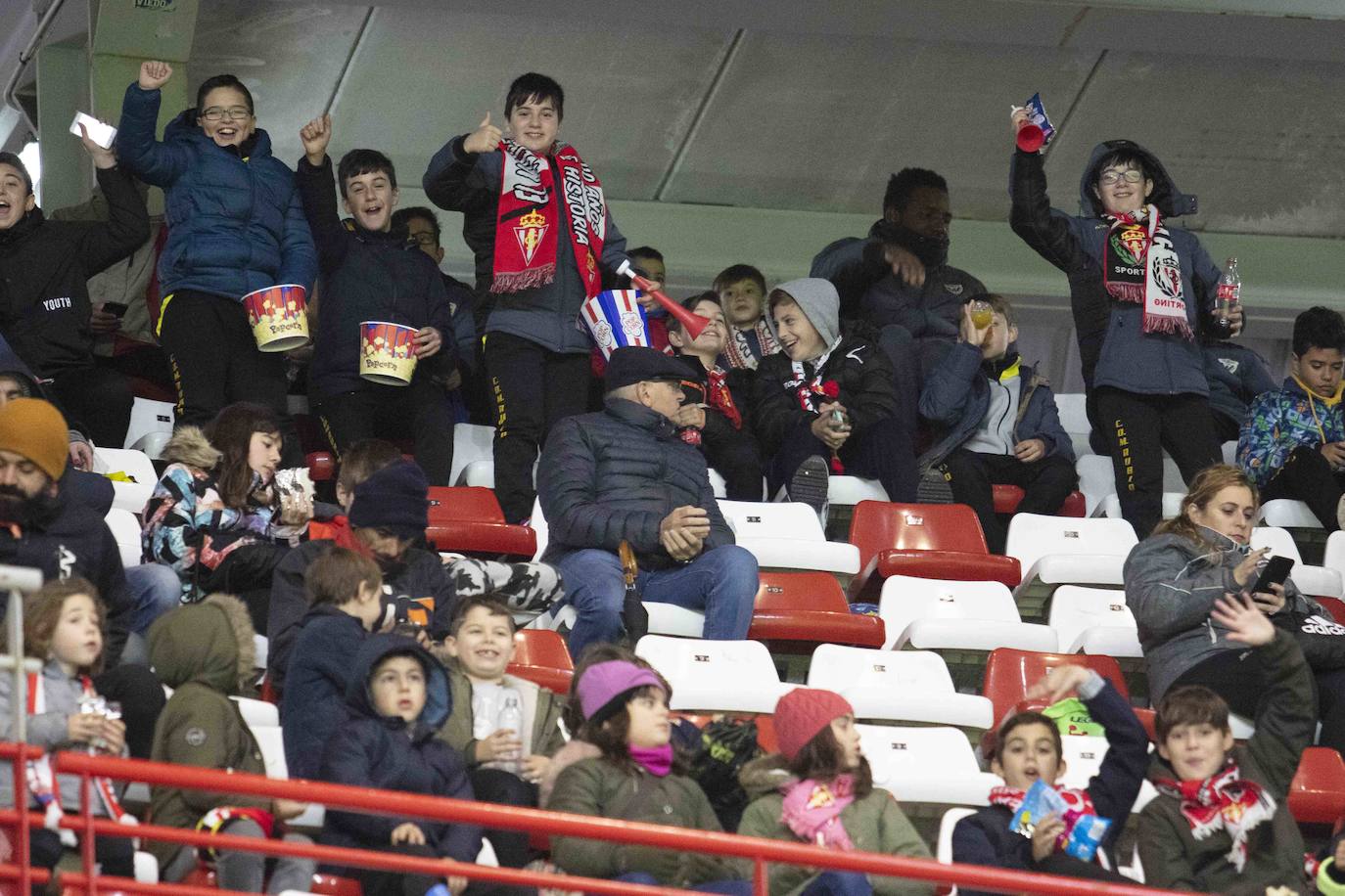 ¿Estuviste este sábado en El Molinón en el partido Sporting - Numancia? ¡Búscate en nuestra galería de imágenes! 