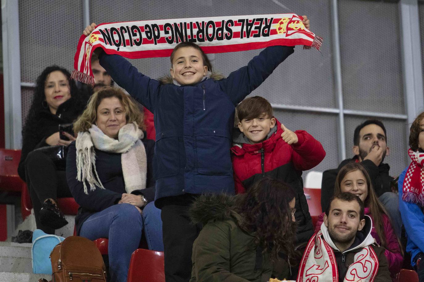 ¿Estuviste este sábado en El Molinón en el partido Sporting - Numancia? ¡Búscate en nuestra galería de imágenes! 