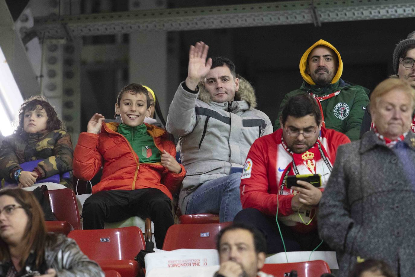 ¿Estuviste este sábado en El Molinón en el partido Sporting - Numancia? ¡Búscate en nuestra galería de imágenes! 