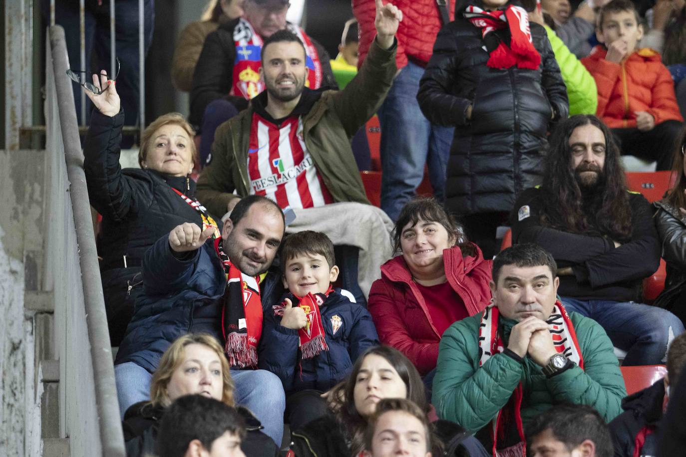 ¿Estuviste este sábado en El Molinón en el partido Sporting - Numancia? ¡Búscate en nuestra galería de imágenes! 