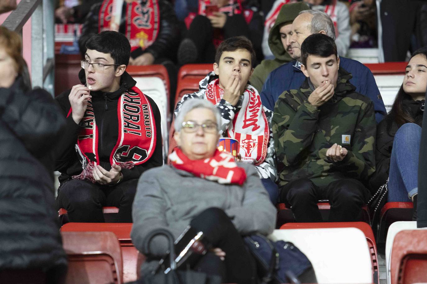 ¿Estuviste este sábado en El Molinón en el partido Sporting - Numancia? ¡Búscate en nuestra galería de imágenes! 