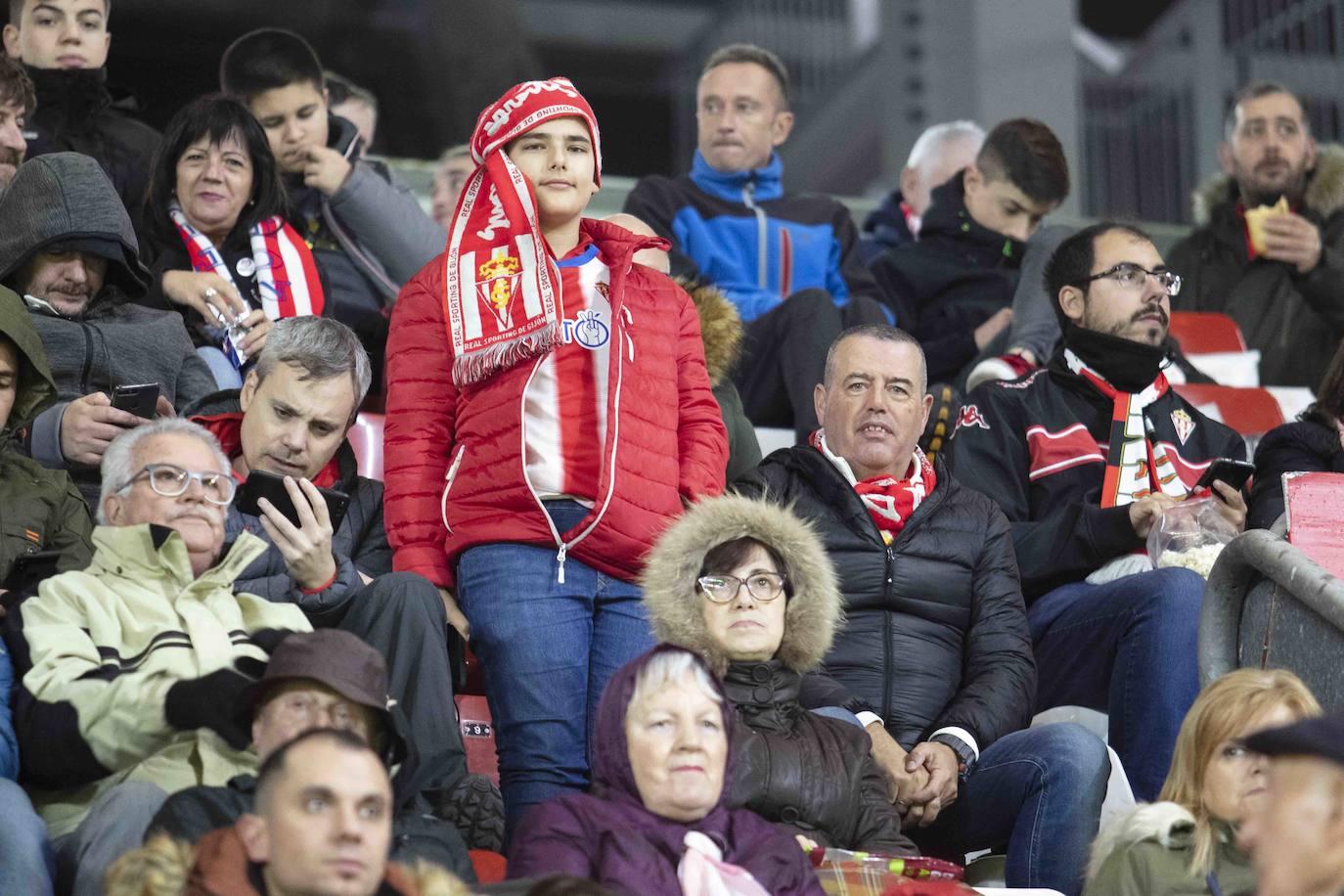 ¿Estuviste este sábado en El Molinón en el partido Sporting - Numancia? ¡Búscate en nuestra galería de imágenes! 