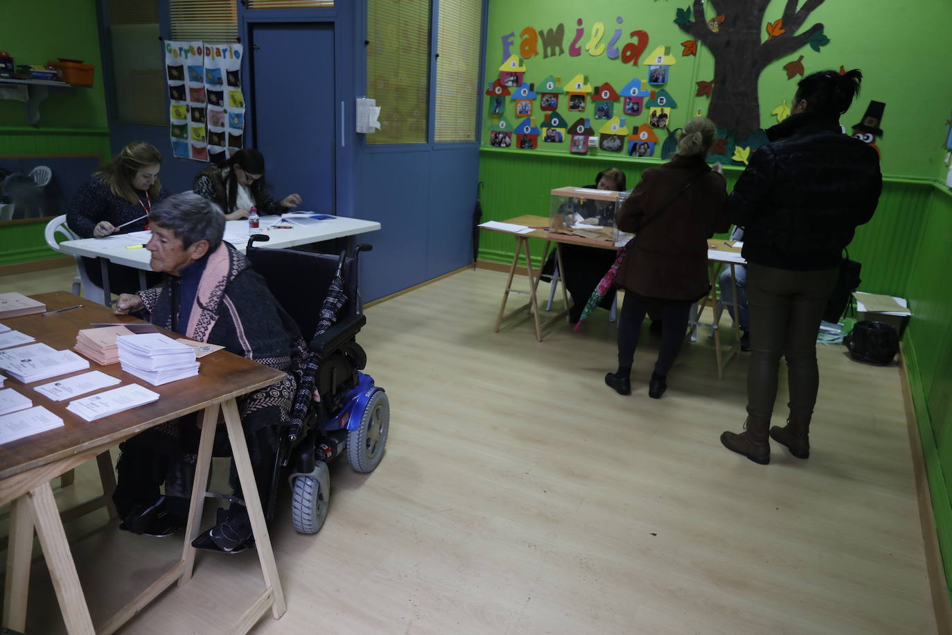 Todos los líderes políticos de la región, junto a los candidatos al Congreso y al Senado, han ejerdido ya su derecho al voto en diferentes colegios de la región. La normalidad es la tónica dominante en esta jornada, donde se no han producido incidentes destacados.