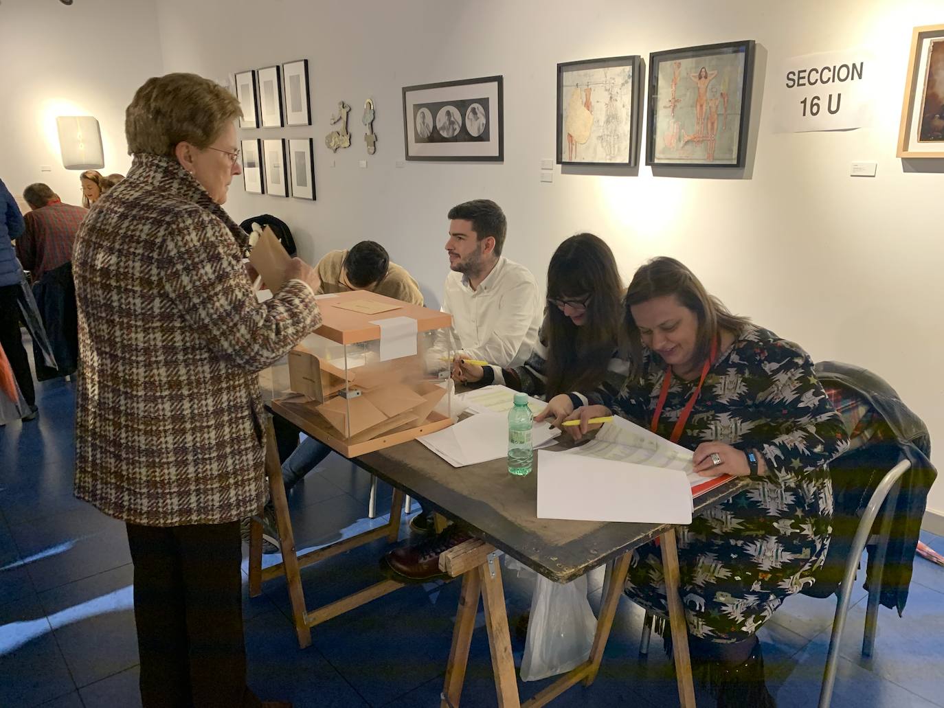 Todos los líderes políticos de la región, junto a los candidatos al Congreso y al Senado, han ejerdido ya su derecho al voto en diferentes colegios de la región. La normalidad es la tónica dominante en esta jornada, donde se no han producido incidentes destacados.