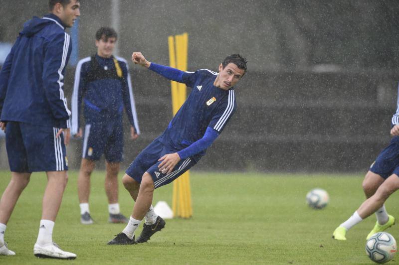 Los azules han preparado este lunes el tercer derbi que se disputará en el Carlos Tartiere desde el regreso del Real Oviedo al fútbol profesional 