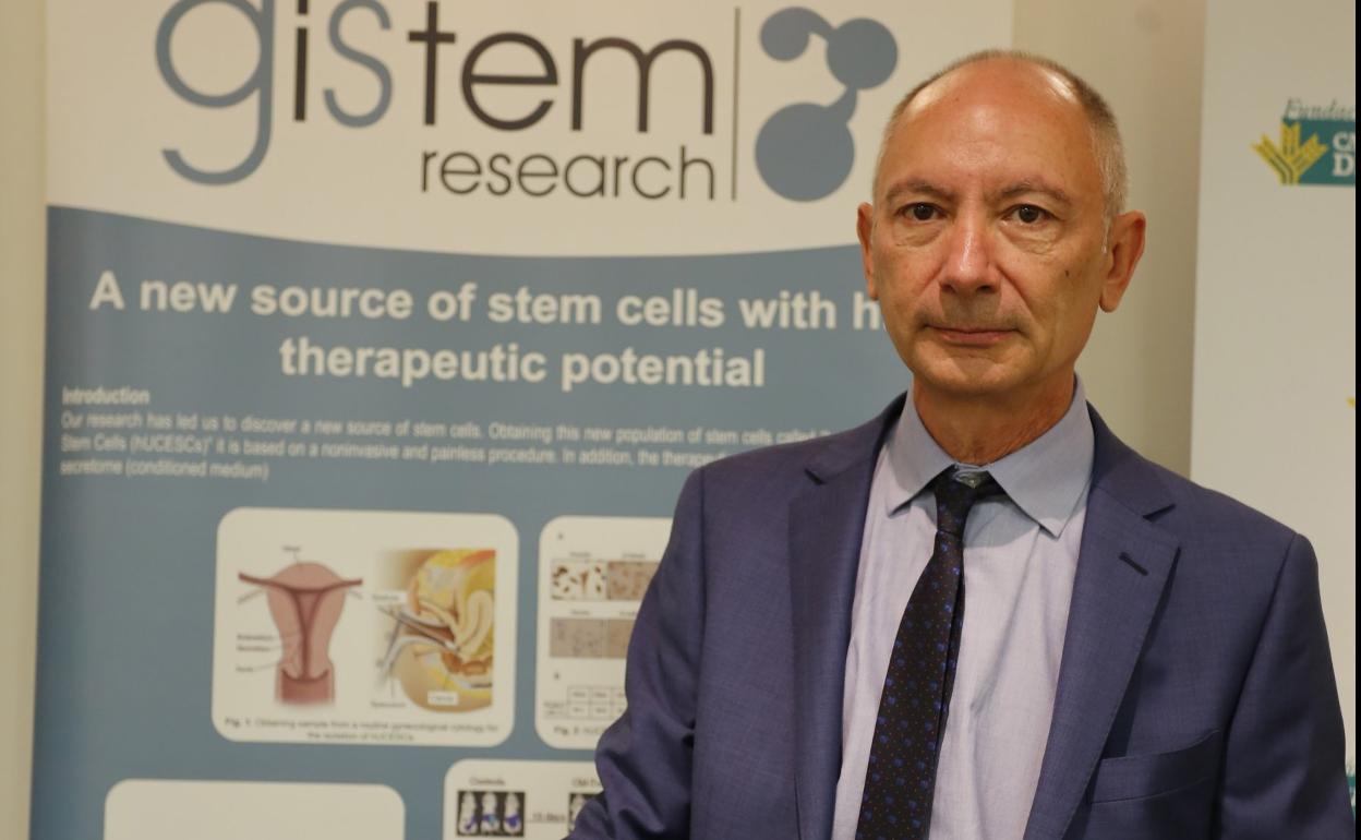 El catedrático Román Pérez, en Gijón. 