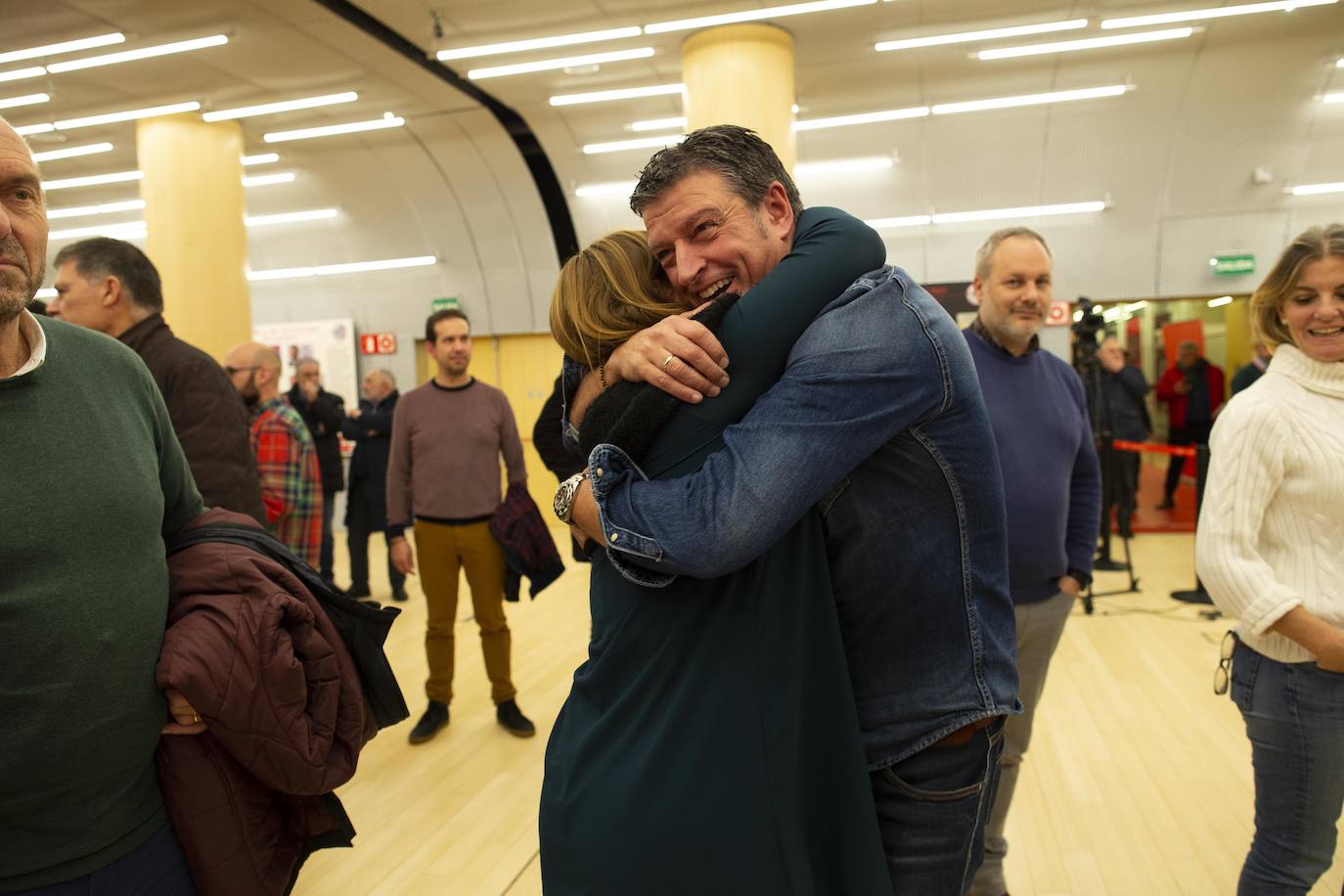 Alegría indisimulada en algunas sedes, caras largas en otras. Los resultados de las elecciones generales de este 10 de noviembre han dejado luces y sombras en los principales partidos de Asturias.