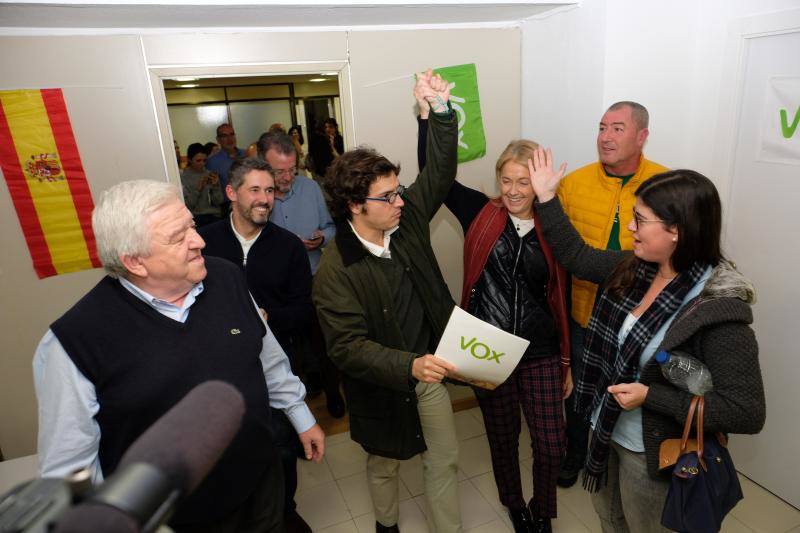 Alegría indisimulada en algunas sedes, caras largas en otras. Los resultados de las elecciones generales de este 10 de noviembre han dejado luces y sombras en los principales partidos de Asturias.