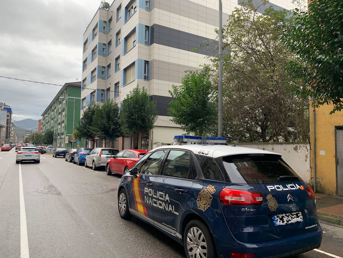 Un hombre ha apuñalado y matado a su yerno en su domicilio familiar en Mieres tras una disputa familiar, y posteriormente se ha entregado a la Policía.