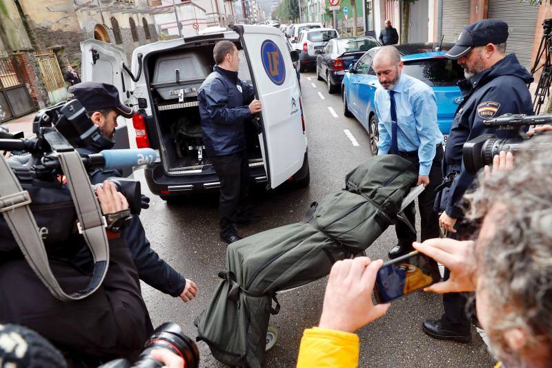 Un hombre ha apuñalado y matado a su yerno en su domicilio familiar en Mieres tras una disputa familiar, y posteriormente se ha entregado a la Policía.