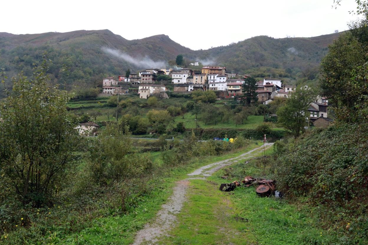 Murias, uno de los pueblos que conforman el valle del Río Negro. 