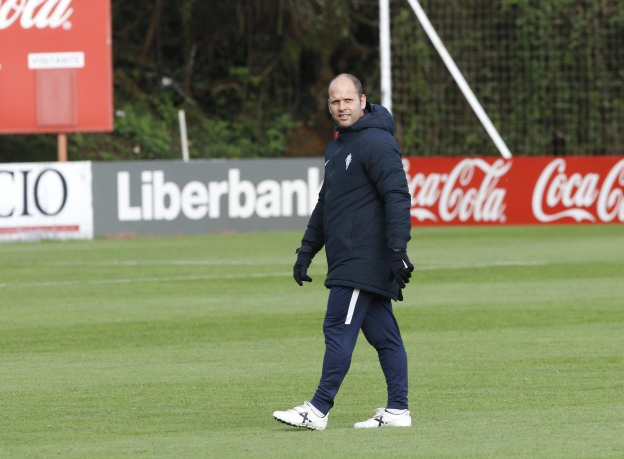 José Alberto, ayer, en el número 1 de Mareo. 