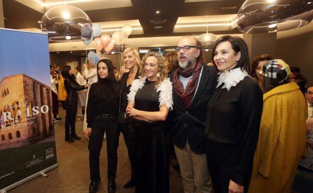 Graciela Suárez junto a Beatriz de Blas, María Argüelles, Josechu Santana y la diseñadora de Elverso (de izquierda a derecha).