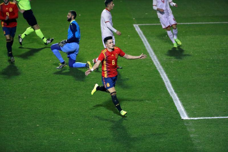 Llegó, debutó y triunfó. El mediocentro sportinguista ha sido el protagonista del primer gol ante Macedonia. Un golazo, que el rojiblanco ha celebrado con su compañeros de selección.