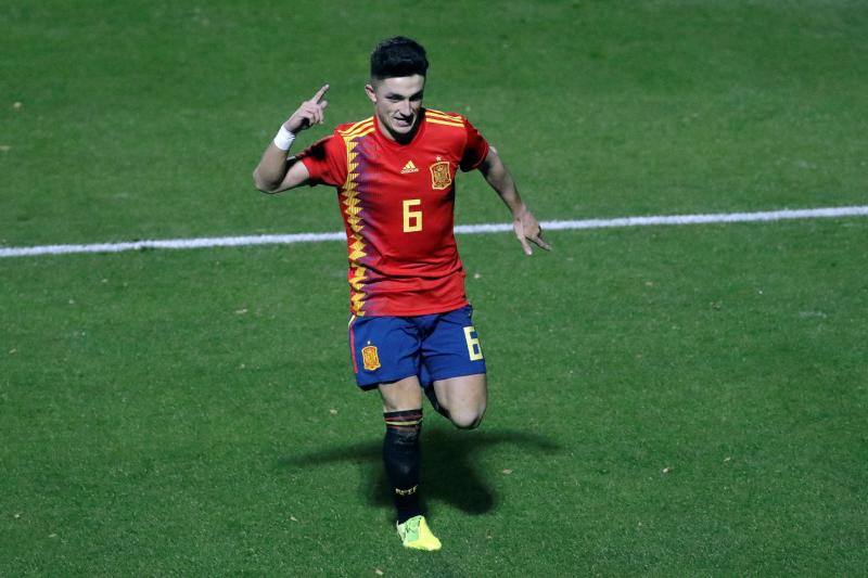 Llegó, debutó y triunfó. El mediocentro sportinguista ha sido el protagonista del primer gol ante Macedonia. Un golazo, que el rojiblanco ha celebrado con su compañeros de selección.