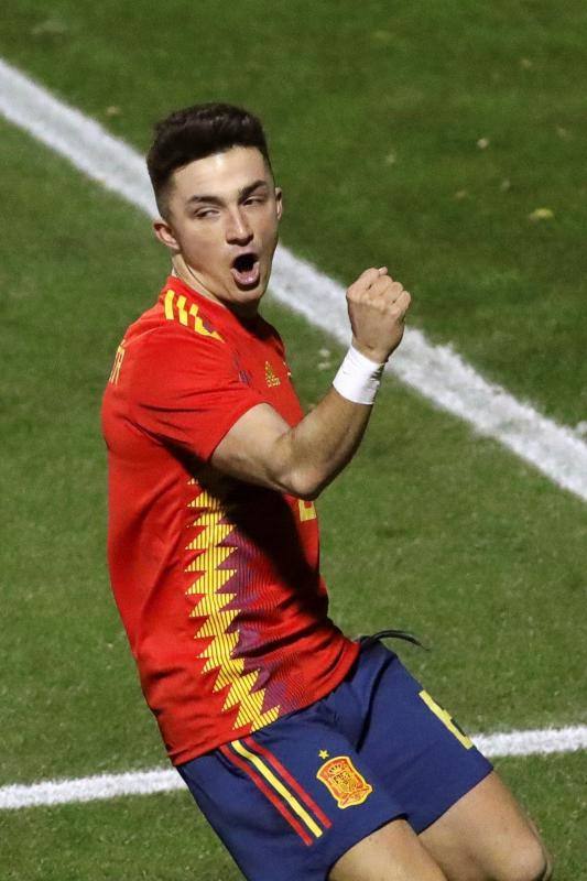 Llegó, debutó y triunfó. El mediocentro sportinguista ha sido el protagonista del primer gol ante Macedonia. Un golazo, que el rojiblanco ha celebrado con su compañeros de selección.