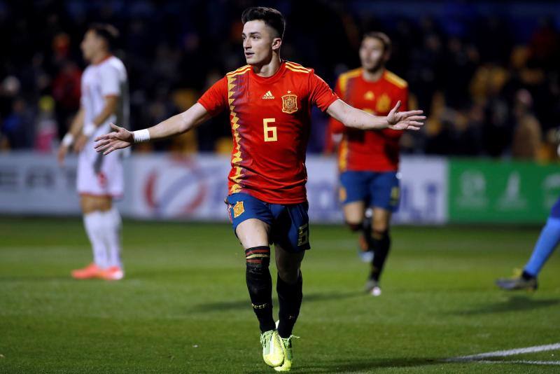 Llegó, debutó y triunfó. El mediocentro sportinguista ha sido el protagonista del primer gol ante Macedonia. Un golazo, que el rojiblanco ha celebrado con su compañeros de selección.