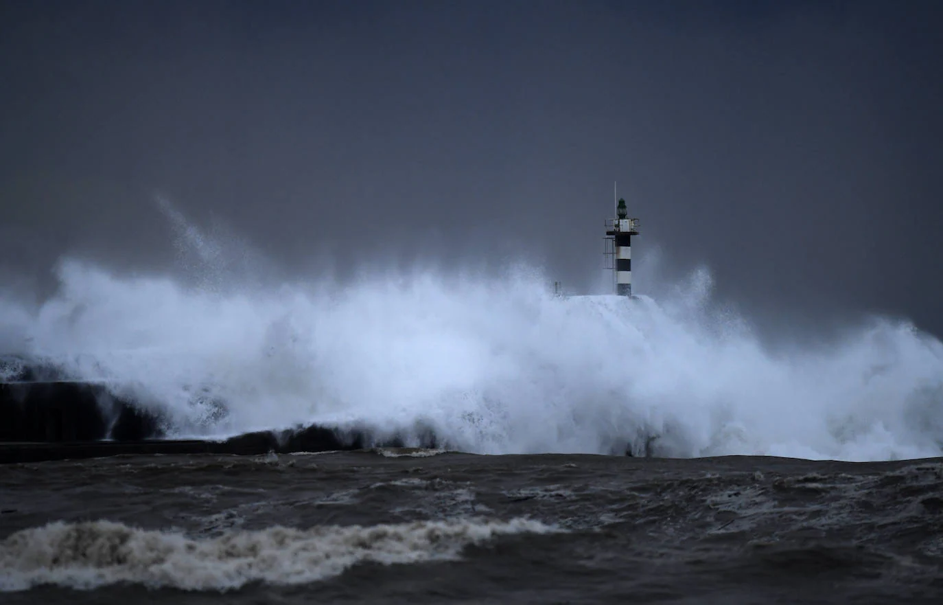 Fotos: Las espectaculares imágenes que deja el temporal en Viavélez y San Esteban de Pravia