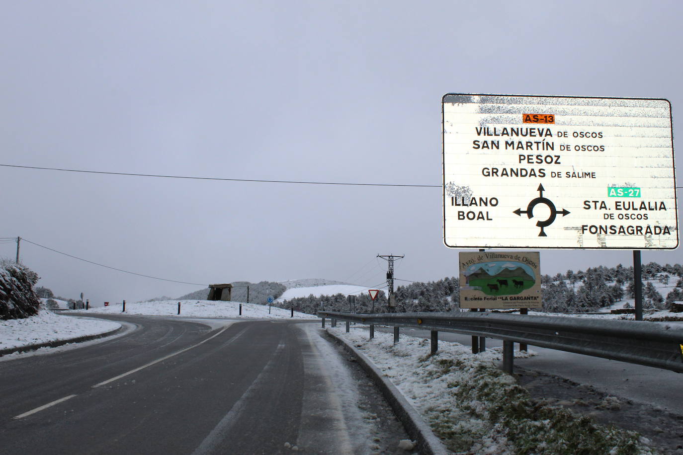 Puertos de montaña y carreteras de la región exigen cadenas para circular y en la autopista del Huerna exigen máxima precaución.