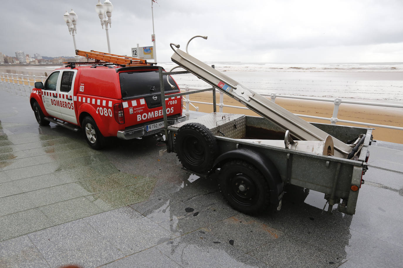 Fotos: Los destrozos que deja el temporal en Gijón