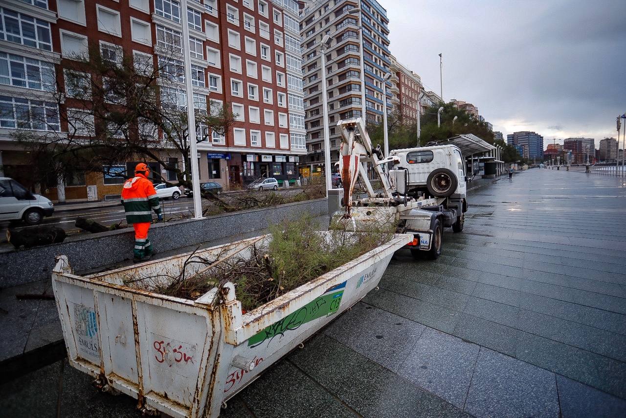 Fotos: Los destrozos que deja el temporal en Gijón