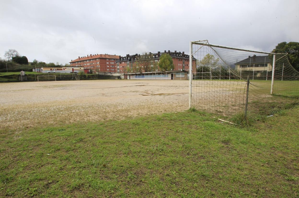 El campo del Grisú Club de Fútbol en el barrio de Cerdeño. 